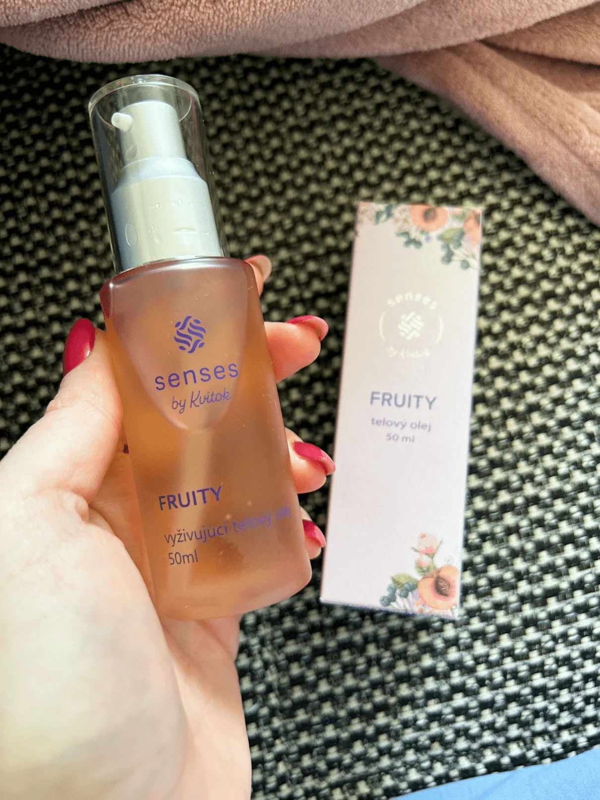 Kvitok Senses Huile corporelle nourrissante Fruity (50 ml) - au parfum de framboise, cassis et vanille