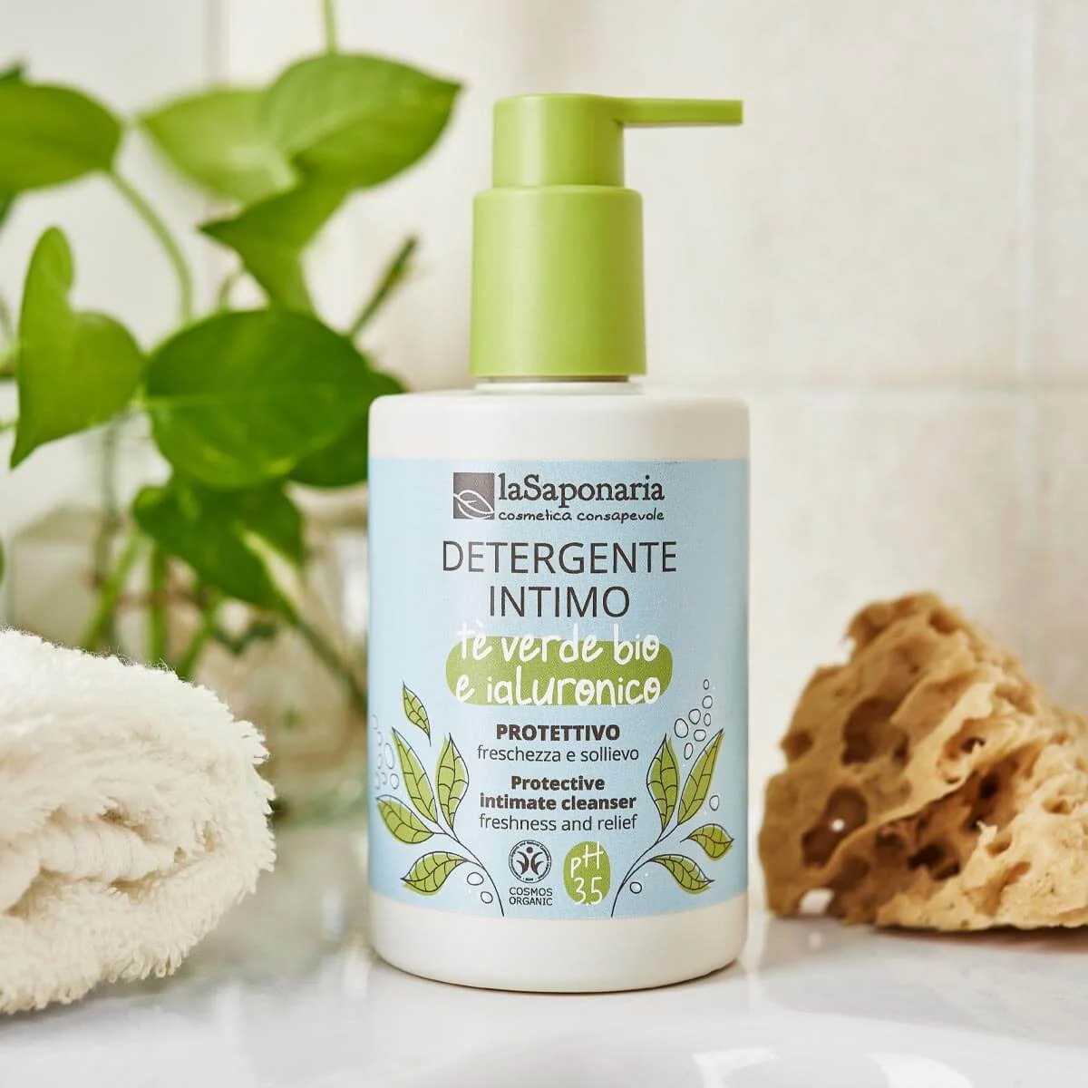 laSaponaria Gel lavant intime protecteur au thé vert bio (250 ml) - convient après l'accouchement et pendant les règles