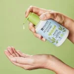 laSaponaria Gel lavant intime protecteur au thé vert bio (250 ml) - convient après l'accouchement et pendant les règles