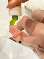 laSaponaria Gel douche et shampooing 2 en 1 à l'orange bio et à la vitamine C pour toute la famille 30 ml - au parfum doux et tonifiant
