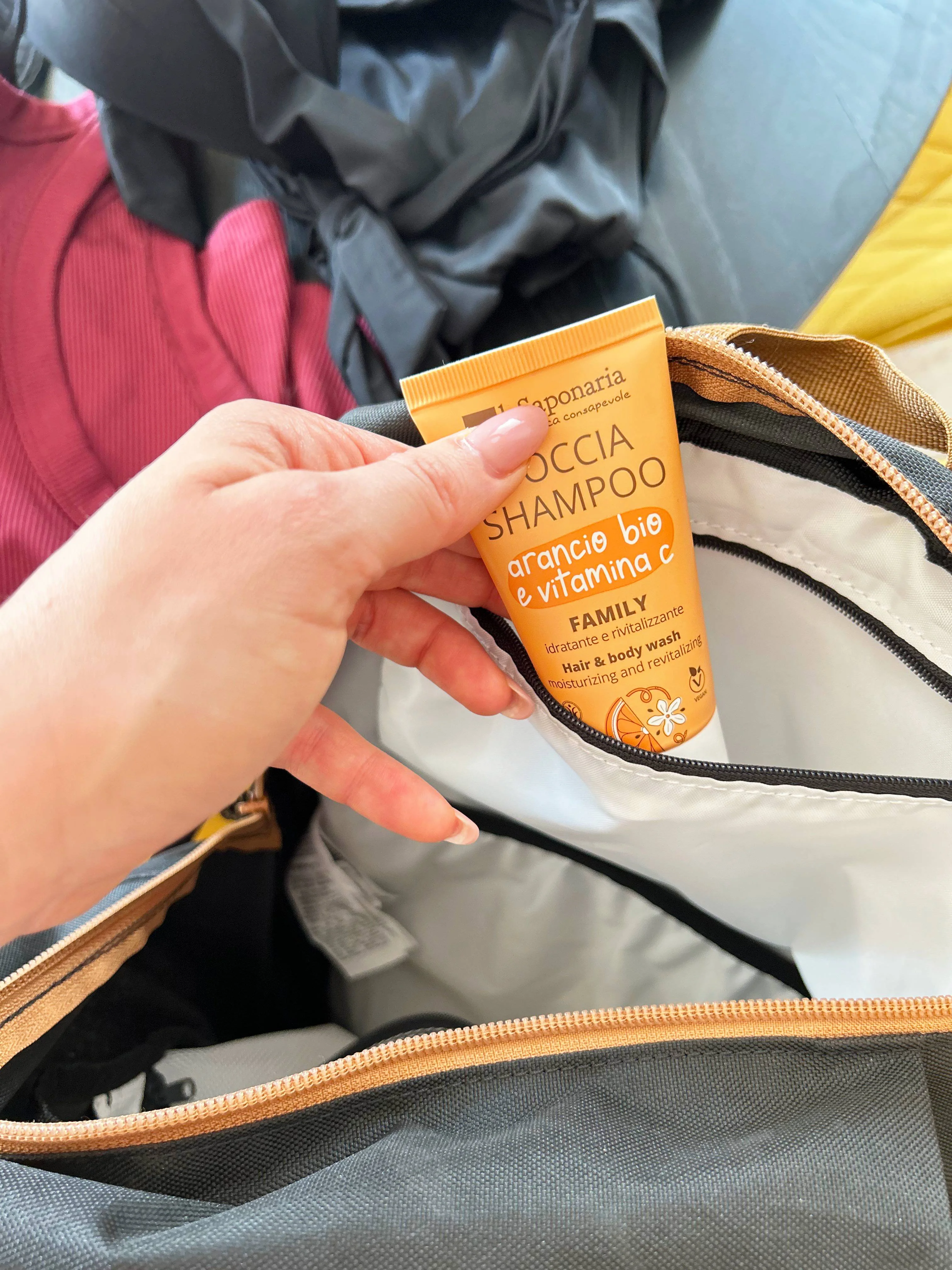 laSaponaria Gel douche et shampooing 2-en-1 à l’orange BIO et à la vitamine C pour toute la famille 500 ml - au parfum doux et revigorant