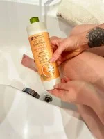 laSaponaria Gel douche et shampooing 2-en-1 à l’orange BIO et à la vitamine C pour toute la famille 500 ml - au parfum doux et revigorant