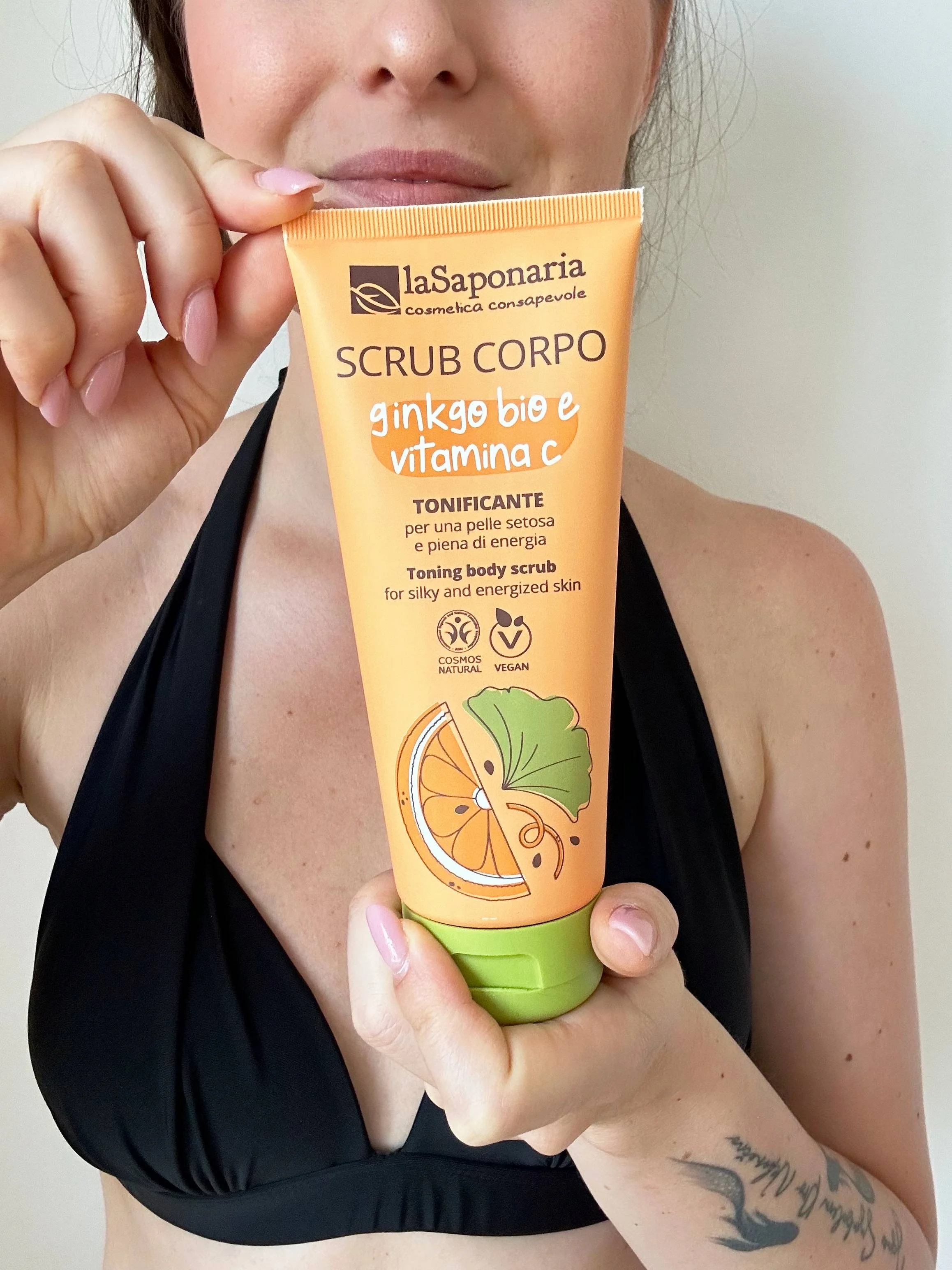 laSaponaria Gommage corporel au ginkgo biloba BIO et à la vitamine C 200 ml - pour une peau douce et éclatante
