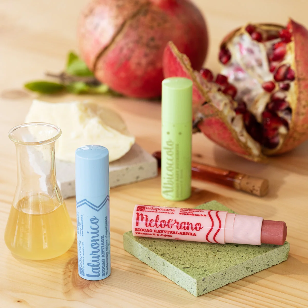 laSaponaria Baume à lèvres teinté Biocao à la grenade BIO (5,7 ml) - pour une couleur naturelle des lèvres