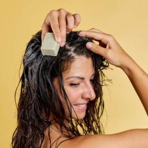 Shampooing solide nettoyant antipelliculaire (50 g) - emballé dans un carton recyclé