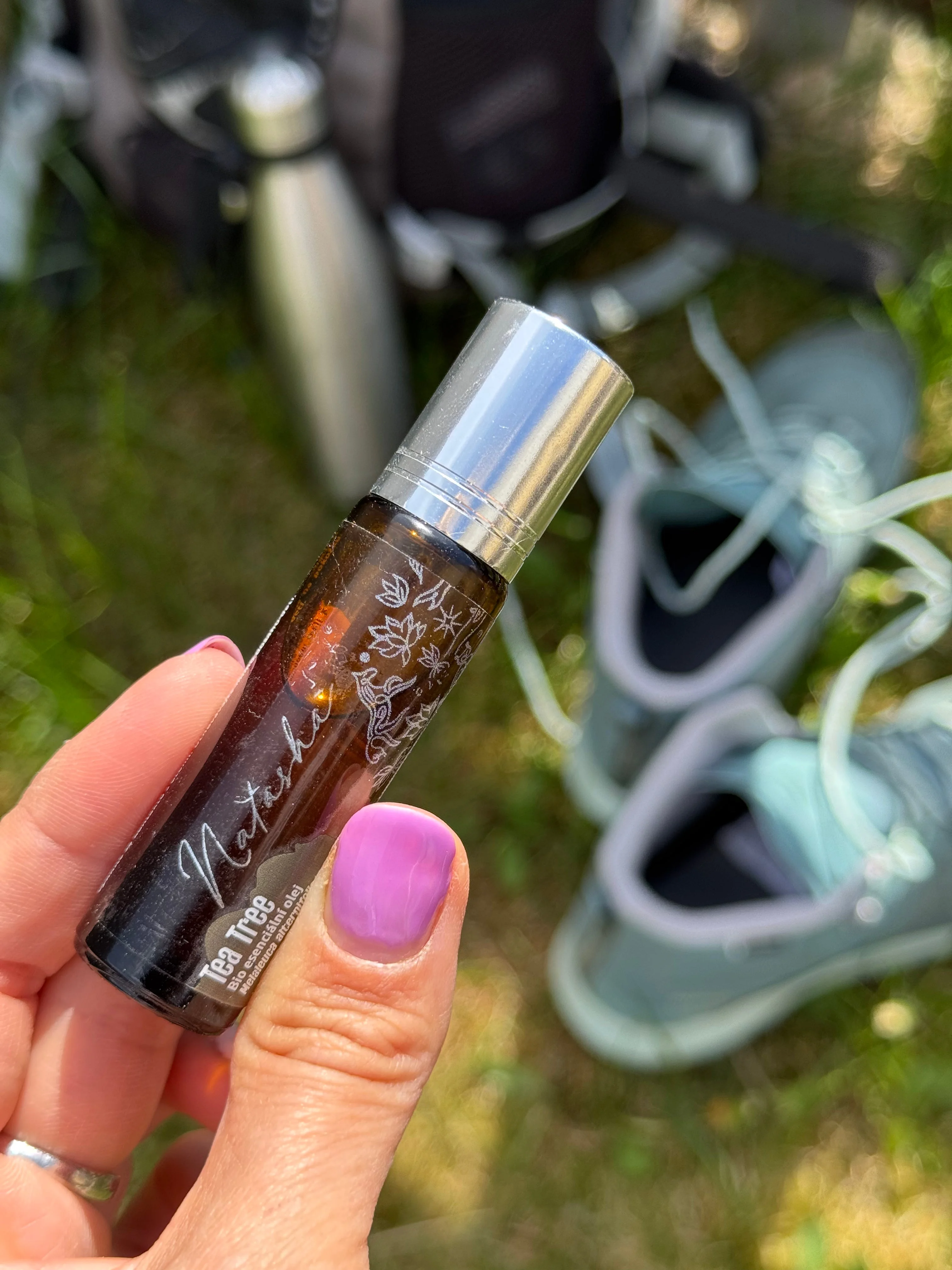 Natasha Roll-on à l’huile essentielle de Tea Tree BIO (10 ml) - petit compagnon de voyage