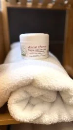 SO’BiO étic Crème corps nourrissante au lait d’ânesse BIO (200 ml) - convient aussi aux peaux sensibles