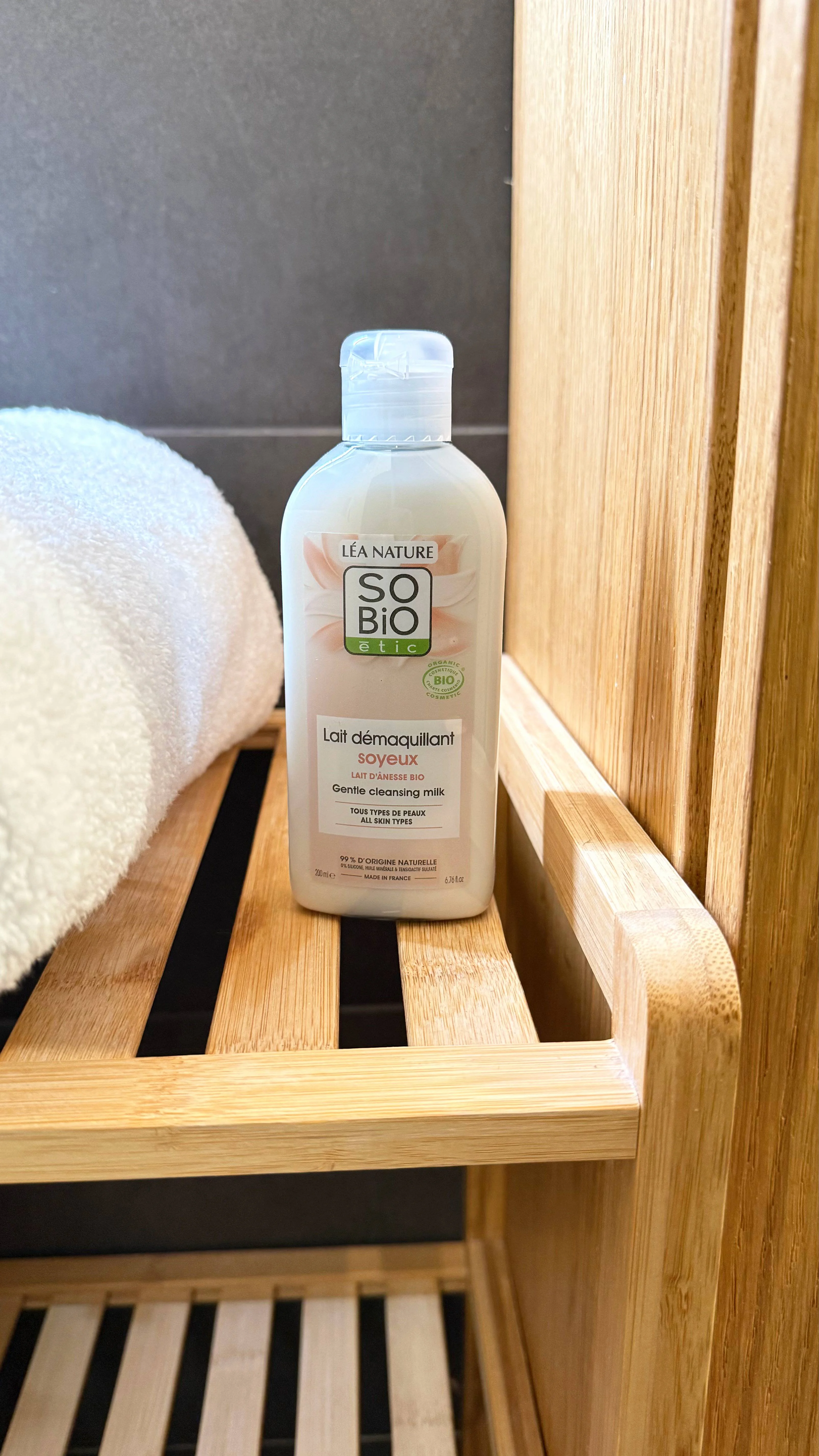 SO’BiO étic Lait démaquillant au lait d’ânesse BIO (200 ml) - élimine en douceur le maquillage et les impuretés