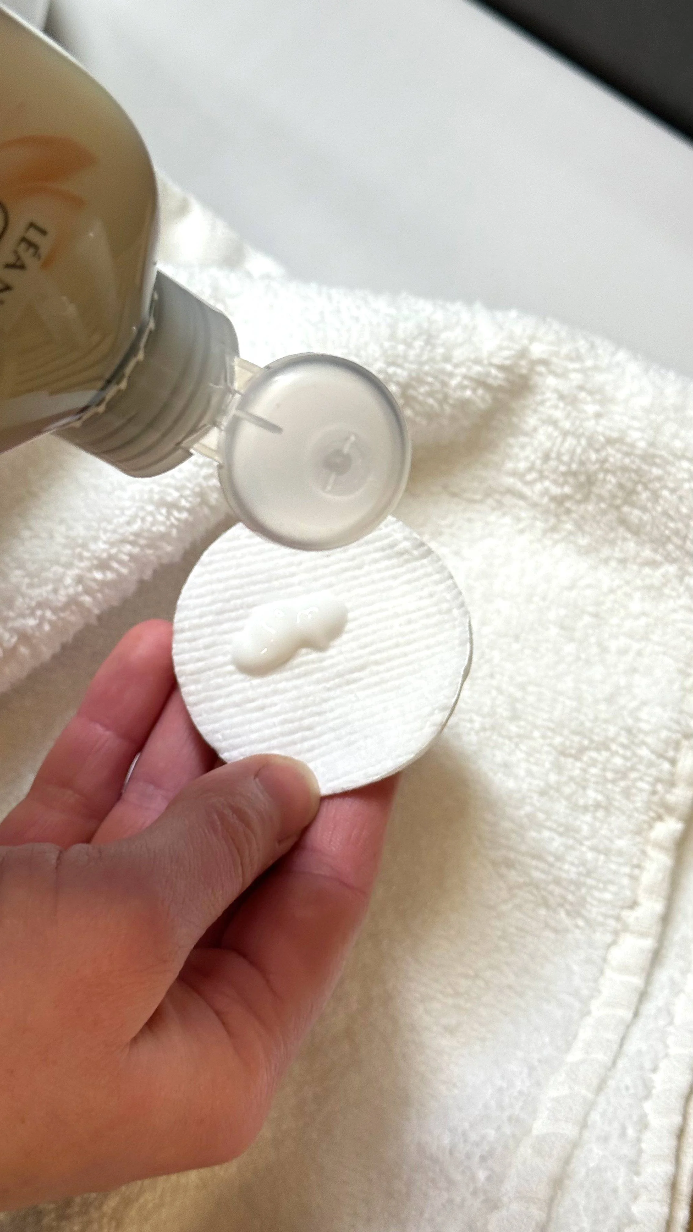 SO’BiO étic Lait démaquillant au lait d’ânesse BIO (200 ml) - élimine en douceur le maquillage et les impuretés