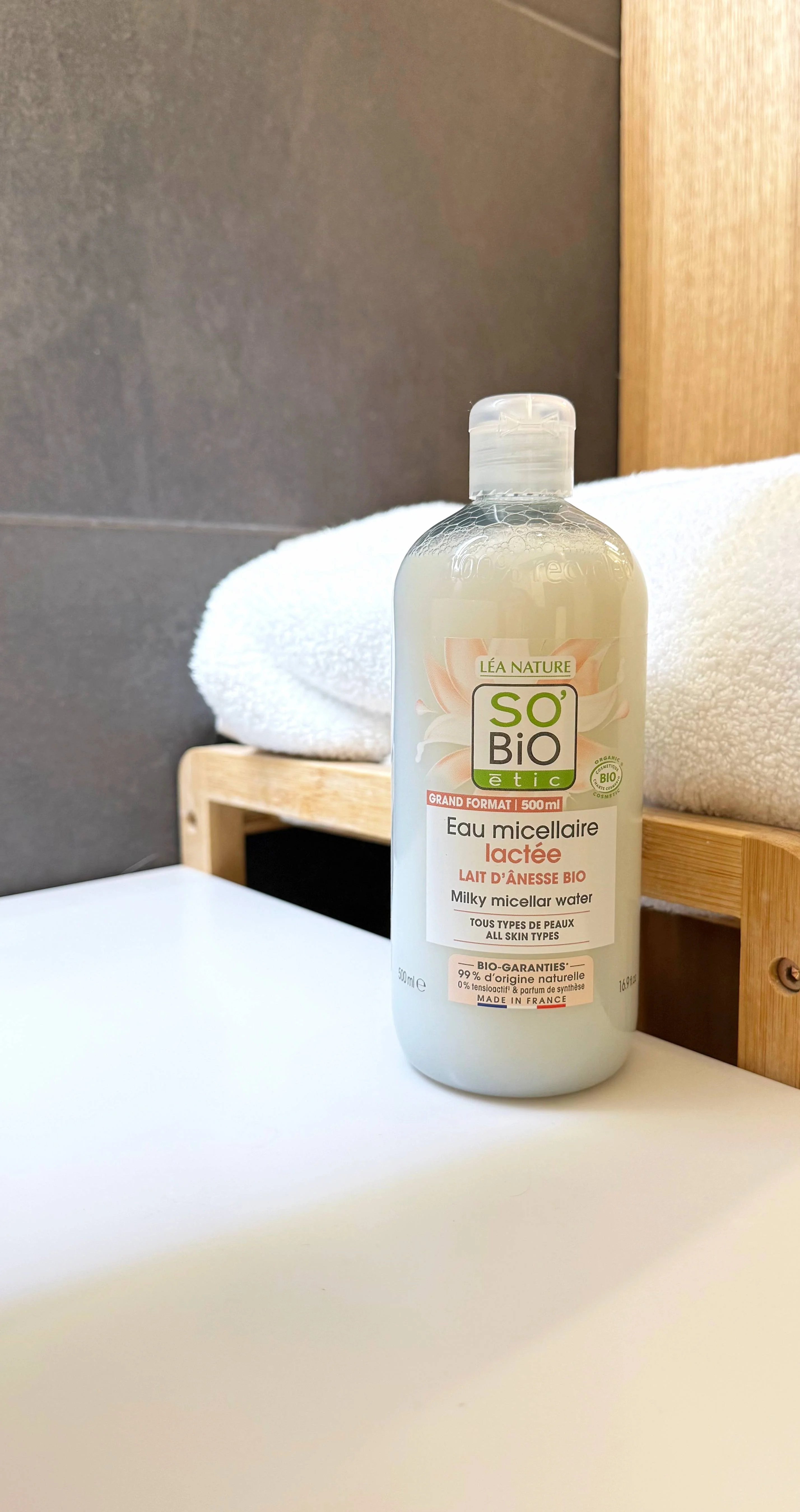 SO’BiO étic Eau micellaire au lait d’ânesse BIO (500 ml) - convient aussi aux peaux sensibles