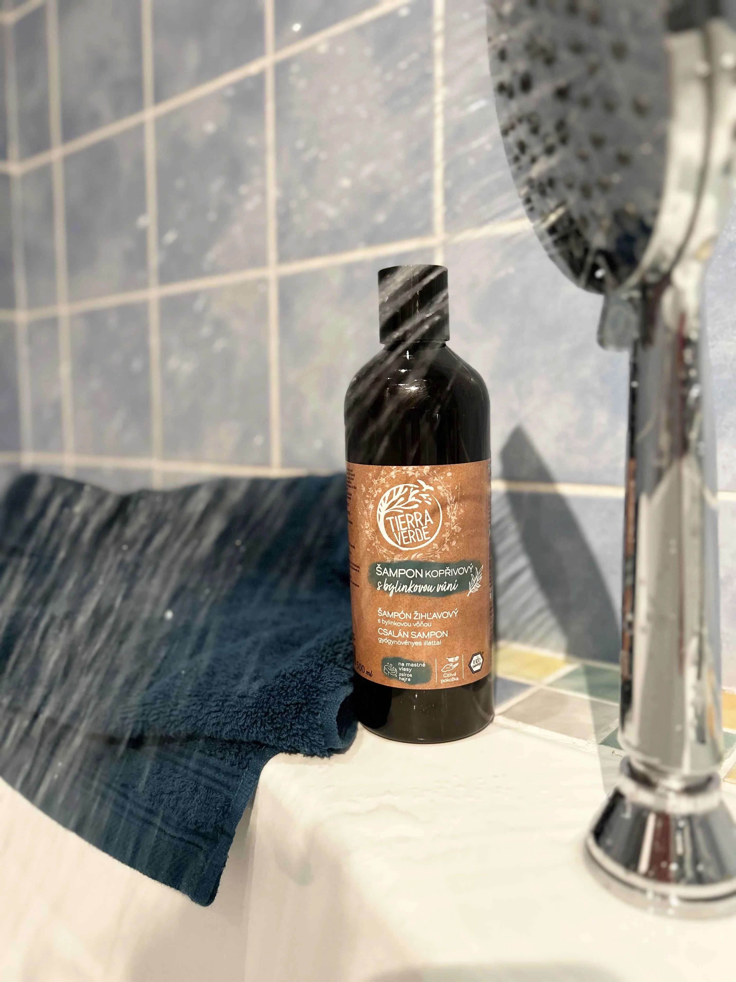 Tierra Verde Shampooing à l’ortie au parfum d’herbes 100 ml - pour cheveux gras