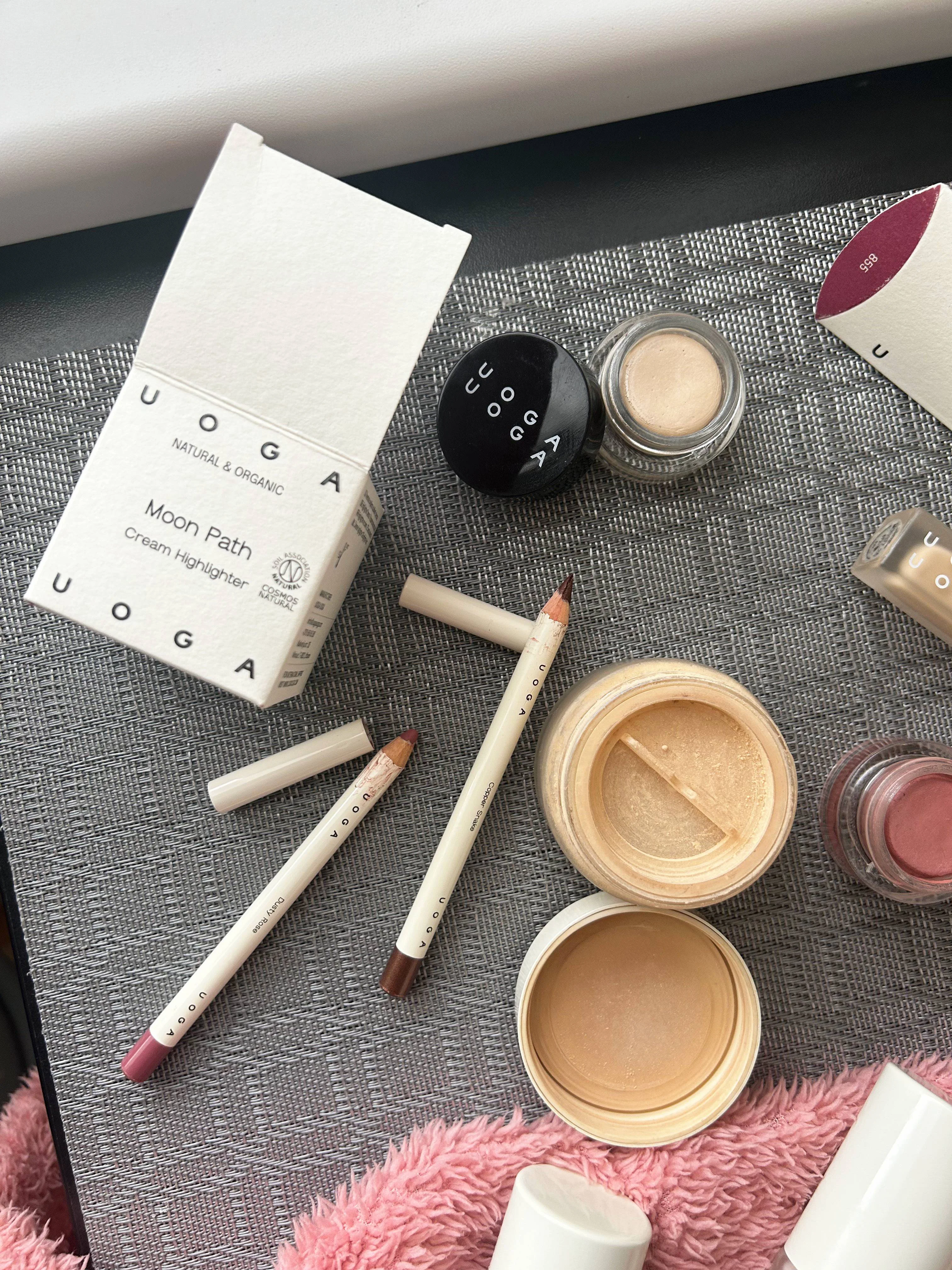 Uoga Uoga Pommade à sourcils crémeuse (2,5 ml) 792 Forest Path - Brun foncé - 3 teintes pour des sourcils visiblement plus fournis
