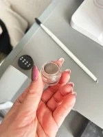 Uoga Uoga Pommade à sourcils crémeuse (2,5 ml) 797 Pebbles & Salt - Blonde - 3 teintes pour des sourcils visiblement plus fournis
