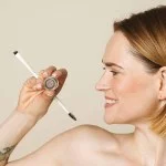Uoga Uoga Pommade à sourcils crémeuse (2,5 ml) 797 Pebbles & Salt - Blonde - 3 teintes pour des sourcils visiblement plus fournis