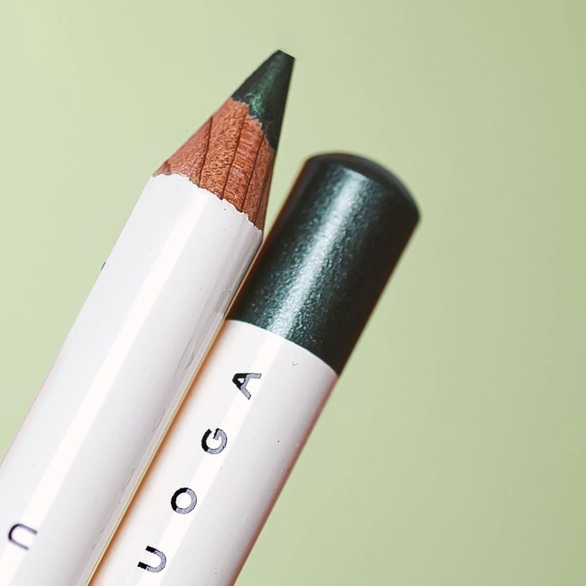 Uoga Uoga Crayon pour les yeux BIO à mine tendre 851 Melting Chocolate - Brun foncé - 4 teintes pour chaque look