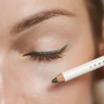 Uoga Uoga Crayon yeux doux BIO 852 Copper Snake - Marron clair nacré - 4 teintes pour tous les looks