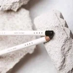 Uoga Uoga Crayon yeux doux BIO 853 Do Crocodiles Eat Humans? - Vert nacré - 4 teintes pour chaque look