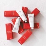 Uoga Uoga Gommage visage régénérant aux canneberges (40 ml) - pour une peau plus lisse et éclatante