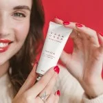 Uoga Uoga Gommage visage régénérant aux canneberges (40 ml) - pour une peau plus lisse et éclatante