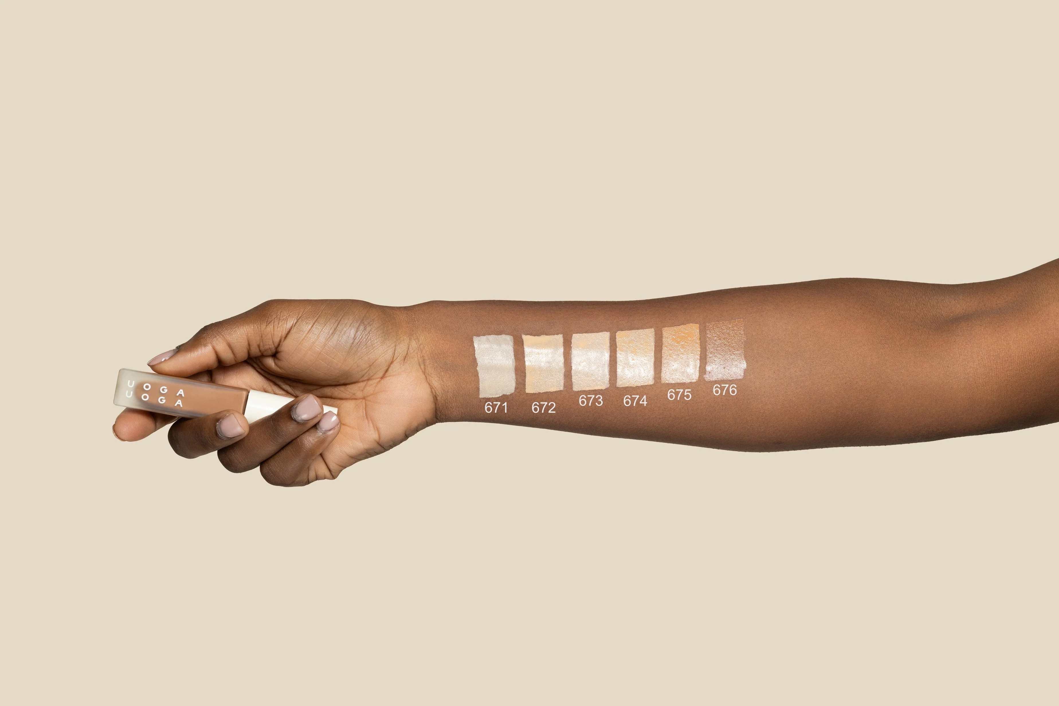 Uoga Uoga Correcteur liquide (5 ml) Invisible Hero n° 1 - 671 Very Light - héros invisible pour les imperfections de la peau