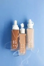 Uoga Uoga Fond de teint minéral liquide et sérum SPF 20 BIO (30 ml) 687 Warm Stones - hydrate et protège la peau