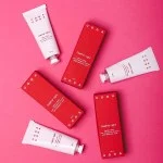 Uoga Uoga Crème nourrissante pour les mains Feather-light aux canneberges BIO (40 ml) - pour peaux sèches et sollicitées