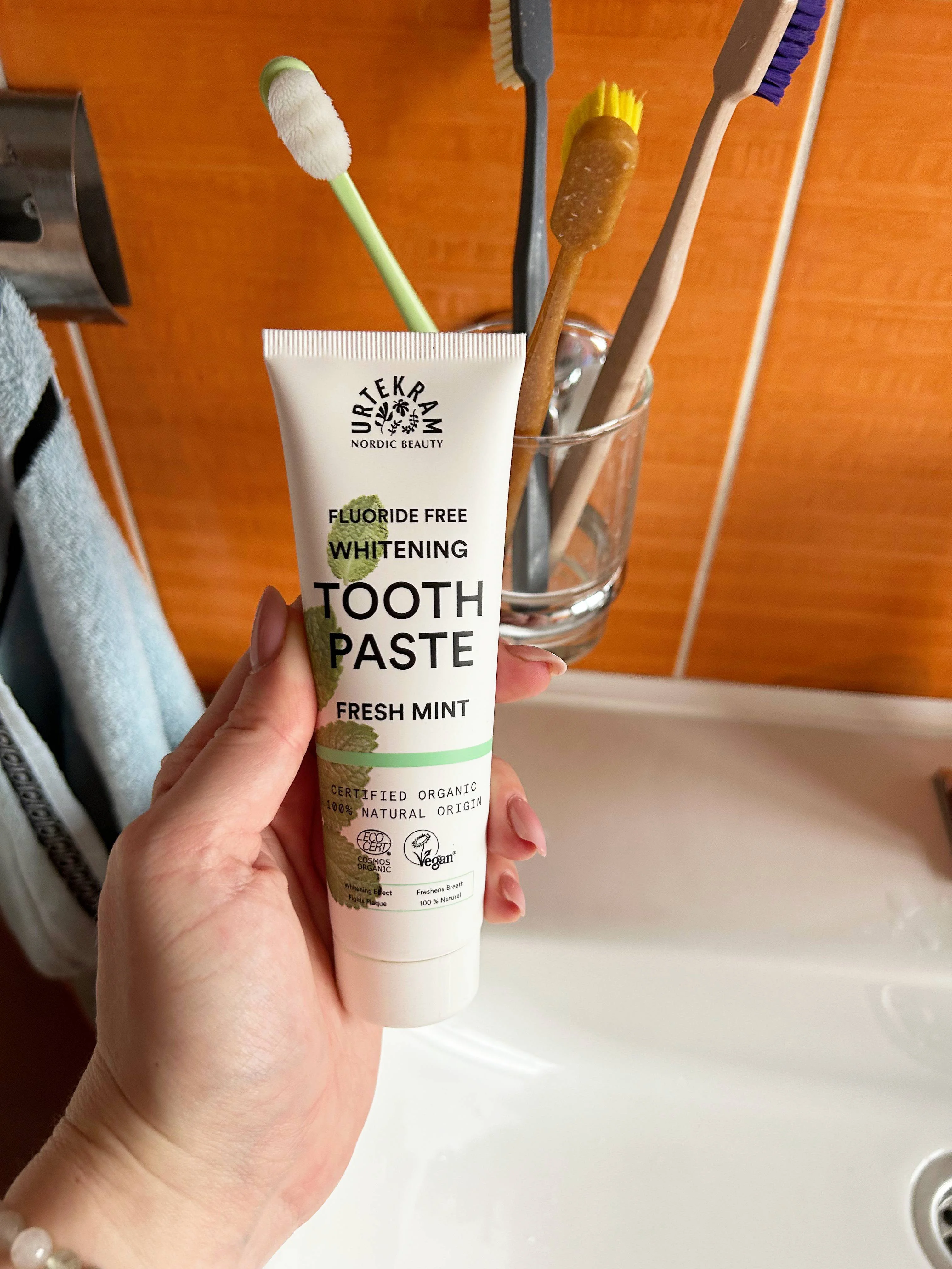 Urtekram Dentifrice blanchissant à la menthe BIO (75 ml) - au goût frais de menthe