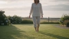 Marcher pieds nus renforce les muscles et protège les articulations