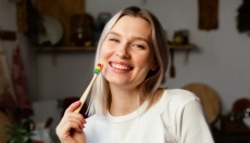 Découvrez une désinfection buccale naturelle pour une haleine fraîche