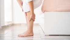 Quelles sont les causes d'une cheville enflée sans blessure et comment la prévenir ?